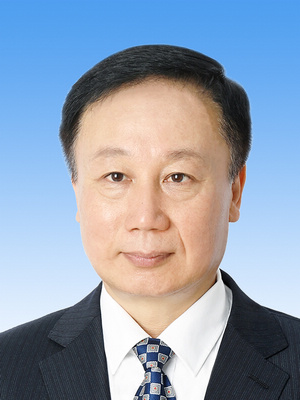 馬宏偉，男，滿族，1969年4月生，研究生學歷，中共黨員，現任人民日報社副總編輯。